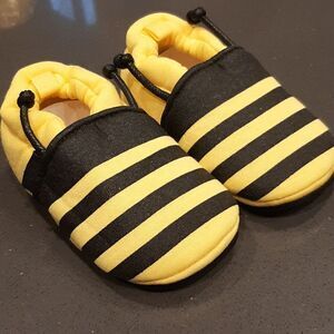 Bumble Bee Baby/Toddler Slippers. NEW